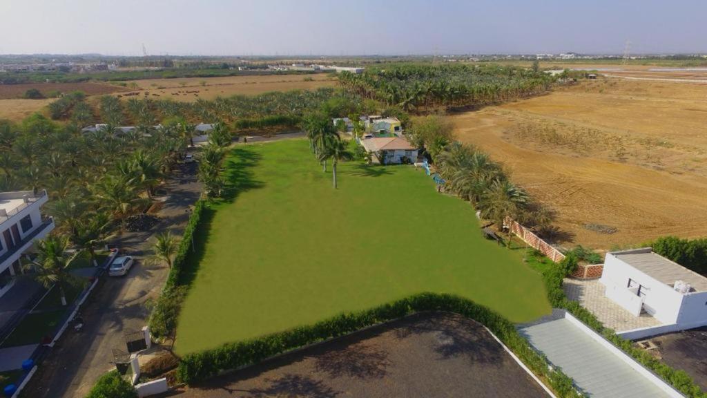 Srk Farm And Resort Anjār 外观 照片