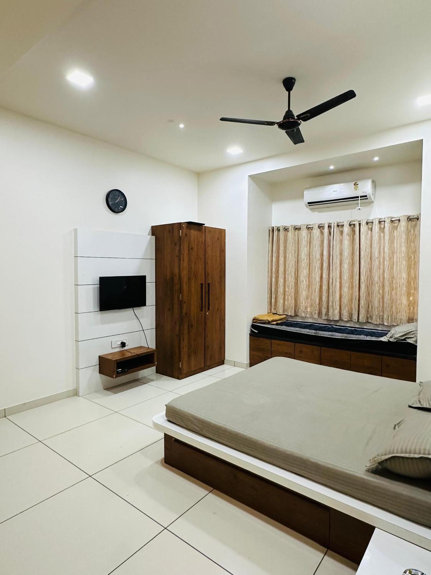 Srk Farm And Resort Anjār 外观 照片