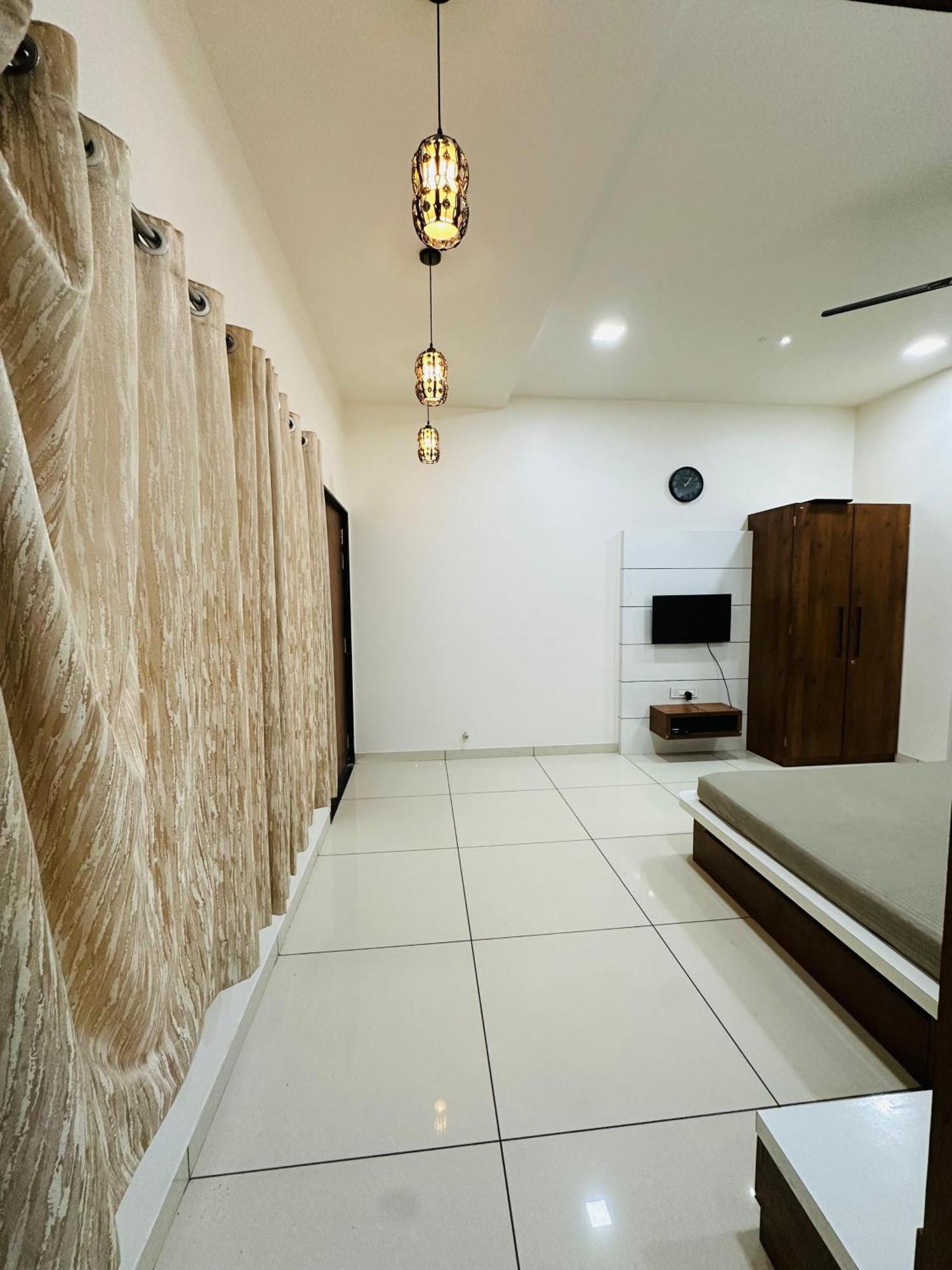 Srk Farm And Resort Anjār 外观 照片
